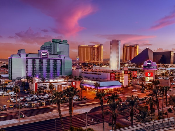 Pool view from the room - Picture of Paris Las Vegas Hotel & Casino,  Paradise - Tripadvisor