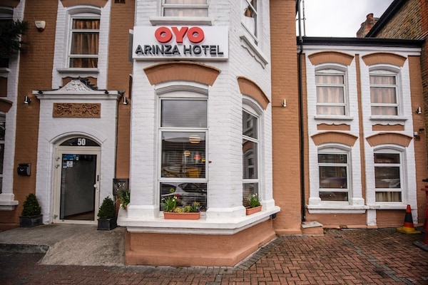 OYO Arinza Hotel