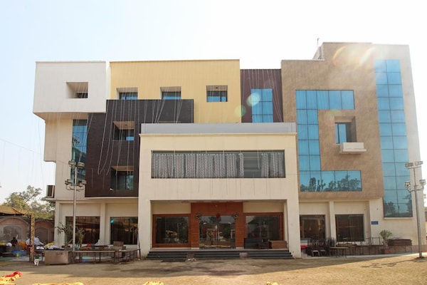 OYO 5183 Hotel Subhadra Residency