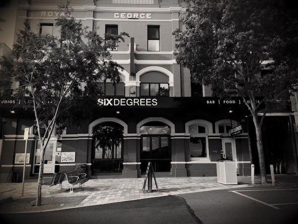 Six Degrees Boutique Hotel