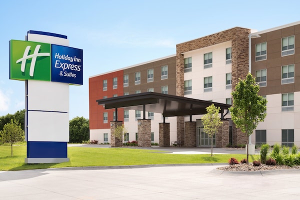 Holiday Inn Express & Suites Milroy - Reedsville