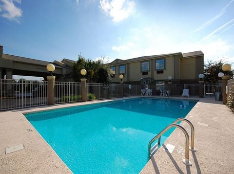 Baymont Inn And Suites Hinesville