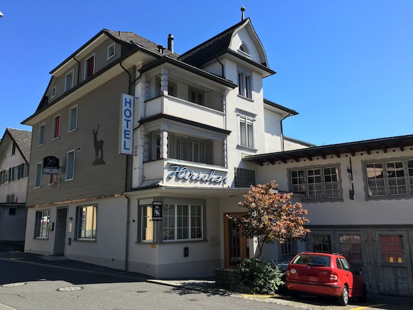 Hirschen Backpacker-Hotel & Pub