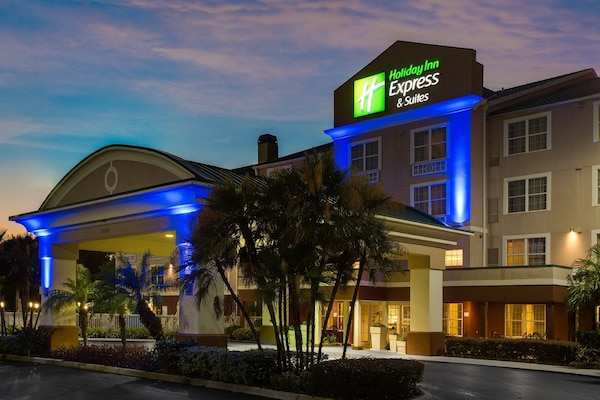 Holiday Inn Express & Suites Sarasota East - I-75