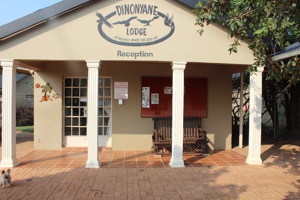 Dinonyane Lodge