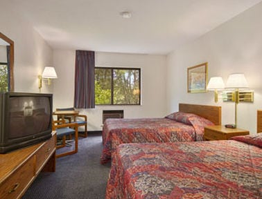 Boarders Inn & Suites by Cobblestone Hotels Waterloo Cedar Falls