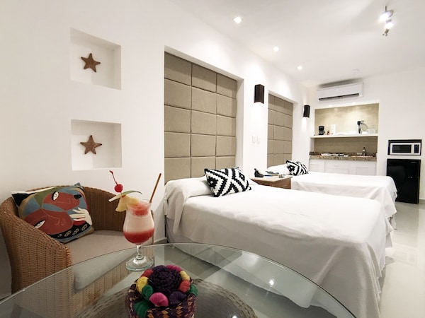 Beachfront Suite In Top Location In Cancun Hotel Zone