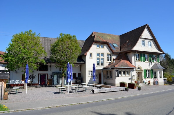Hotel "Cafe Verkehrt" - Wellcome Motorbiker, Berufsleute und Reisende im Schwarzwald