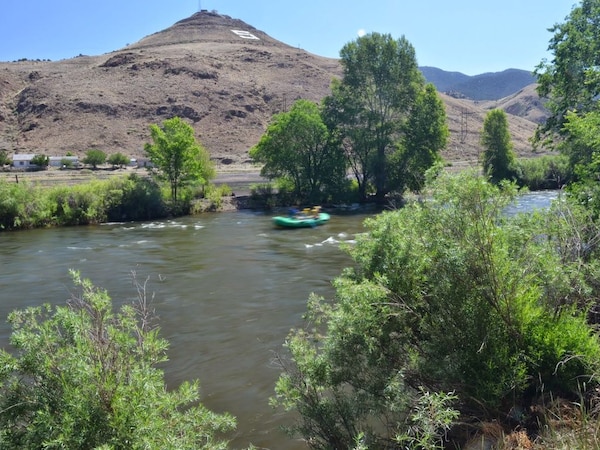On The River, Downtown Salida. Walk To Restaurants & Shopping. Newly Remodeled