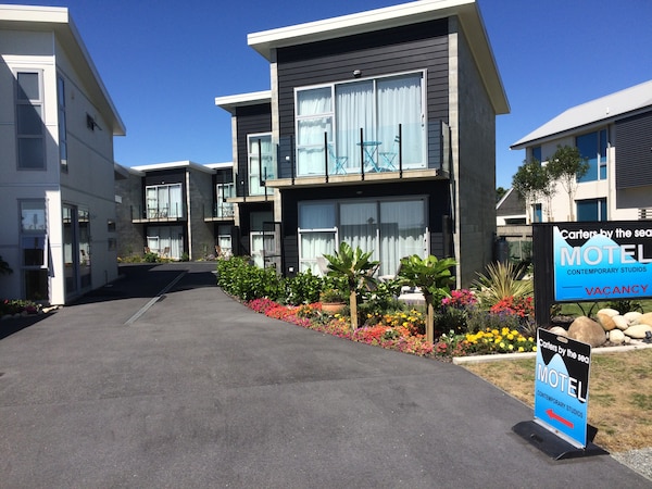 Carters By The Sea Beachside Studio Apartments