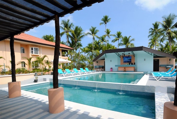 Hotel Cocomar Residences&Beachfront
