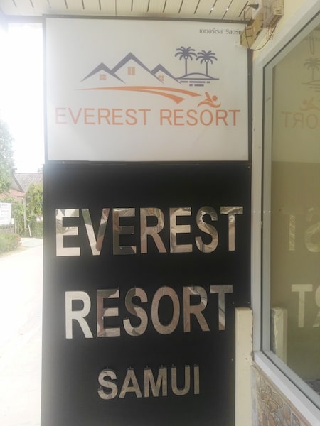 Everest Resort