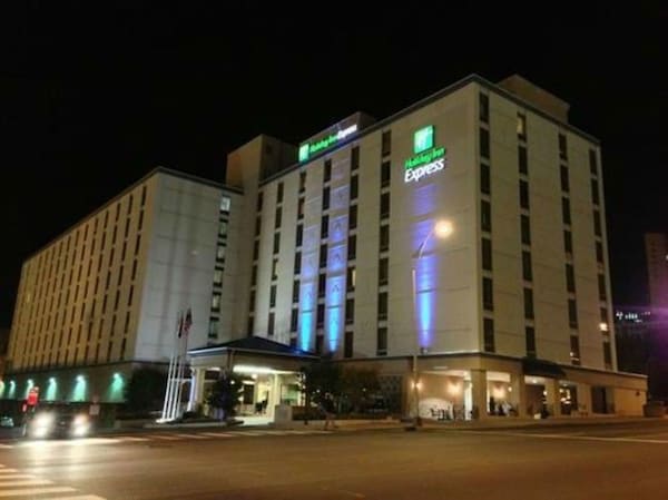 Holiday Inn Express Nashville Downtown Conf Ctr