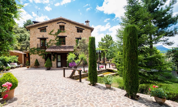 Hotel de Montaña Cueva Ahumada