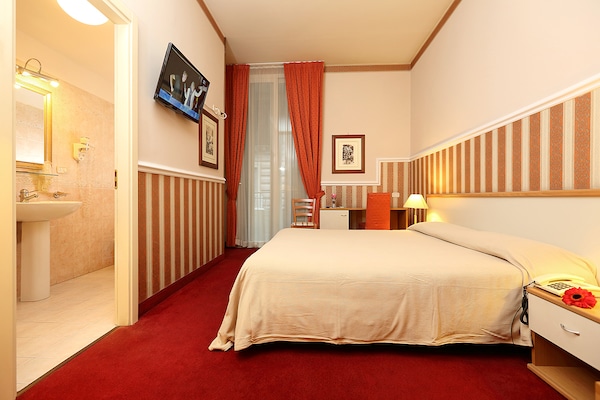 Hotel Catania Centro Rooms