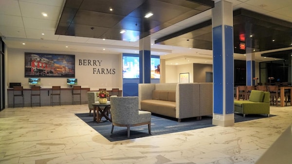 Holiday Inn Express & Suites Franklin Berry Farms