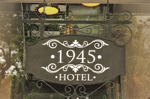 Hotel 1945