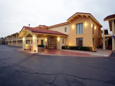Motel 6-Grand Prairie, TX - Interstate 30