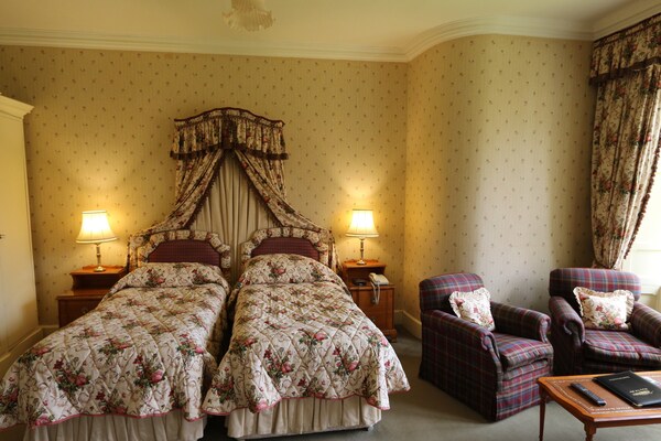 Hotel Glengarry Castle