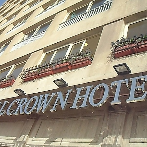 Royal Crown Hotel Alexandria Egyptian families only