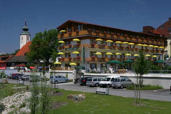 Hotel Restaurant Zum Goldenen Anker Mit Hallenbad & Wellnessbereich