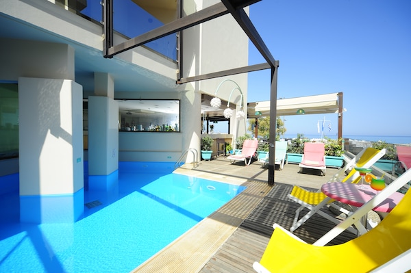 Steris Elegant Beach Hotel & Apartments