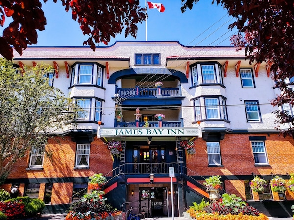 James Bay Inn Hotel , Suites & Cottage