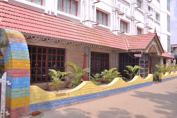 HOTEL PALMYRA GRAND INN, Tirunelveli, Tamil Nadu (₹̶ ̶5̶,̶0̶4̶8̶) ₹ 1,572  Reviews & Photos