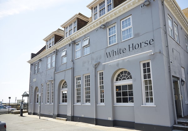 White Horses By Everly Hotels Collection
