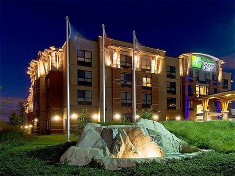 Holiday Inn Express & Suites Riverport Richmond, An Ihg Hotel