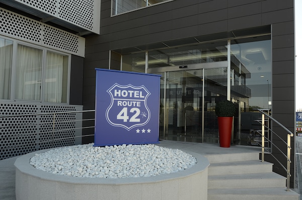 OYO Hotel Route 42