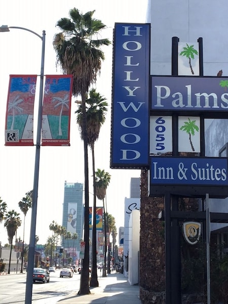 Hollywood Palms Inn & Suites