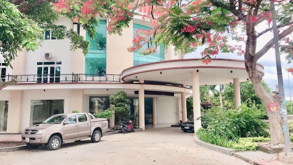 Dao Hung Hotel