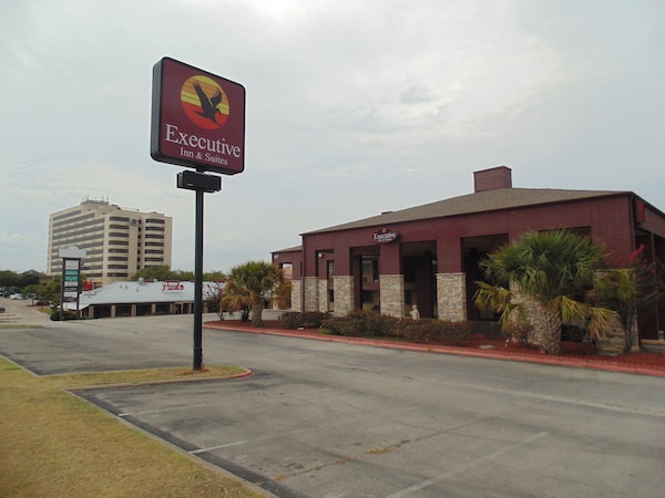 Executive Inn and Suites College Station ex Econo Lodge