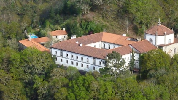 Mosteiro De S. Cristovao De Lafoes