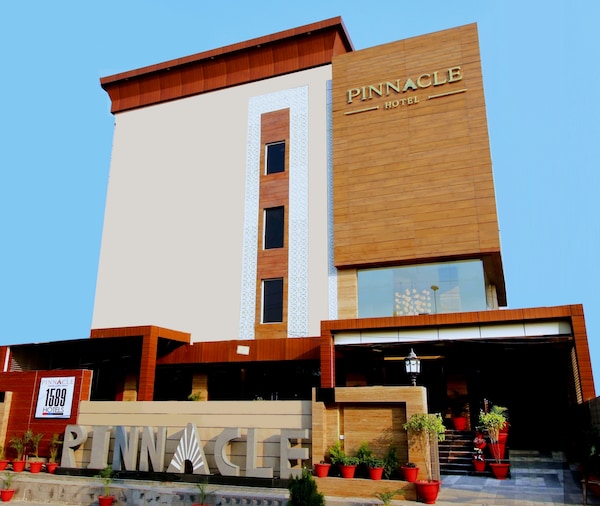 Pinnacle By Click Hotels, Lucknow