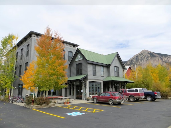 Crested Butte Lodge And Hostel By Crested Butte Lodging