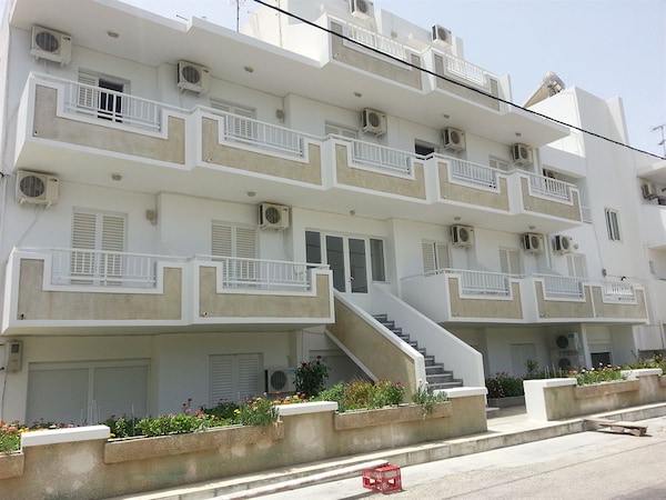 Fania Apartments
