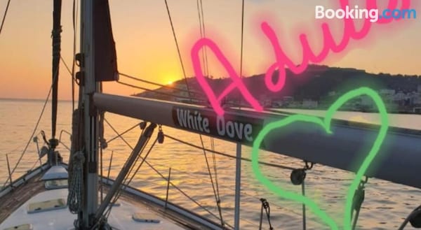 Luxury Yacht Boatel - White Dove