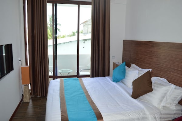 Hotel Beachwood and Spa at Maafushi