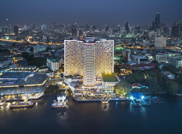 Royal Orchid Sheraton Hotel and Towers