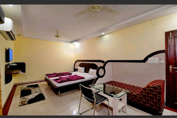 OYO 8625 Yogendra Residency