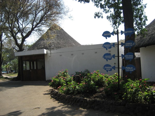 Azambezi River Lodge