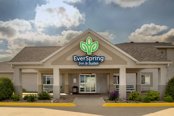 EverSpring Inn & Suites