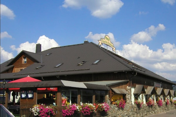 Toschis Station-Motel-Wirtshaus-an der Autobahn-Bowling