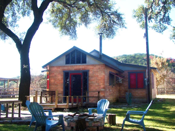 Beautiful Country Cottage ~ Perfect For Family Getaway Or A Romantic Stay
