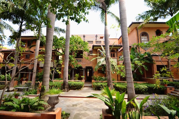 Courtyard Villas