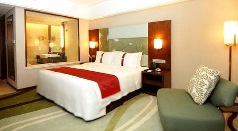 Holiday Inn Qingdao City Center, An Ihg Hotel - May 4Th Square