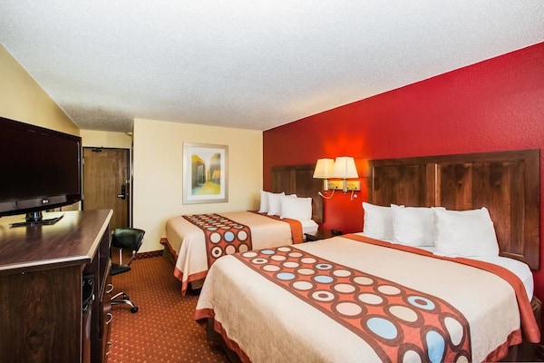 Baymont Inn & Suites Cedar Rapids