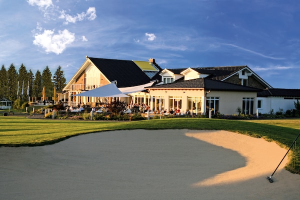 Gut Heckenhof Hotel & Golfresort An Der Sieg Gmbh & Co. Kg
